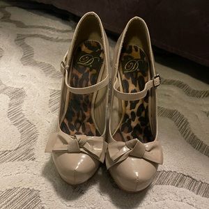 Womens stilettos 👠 🎀